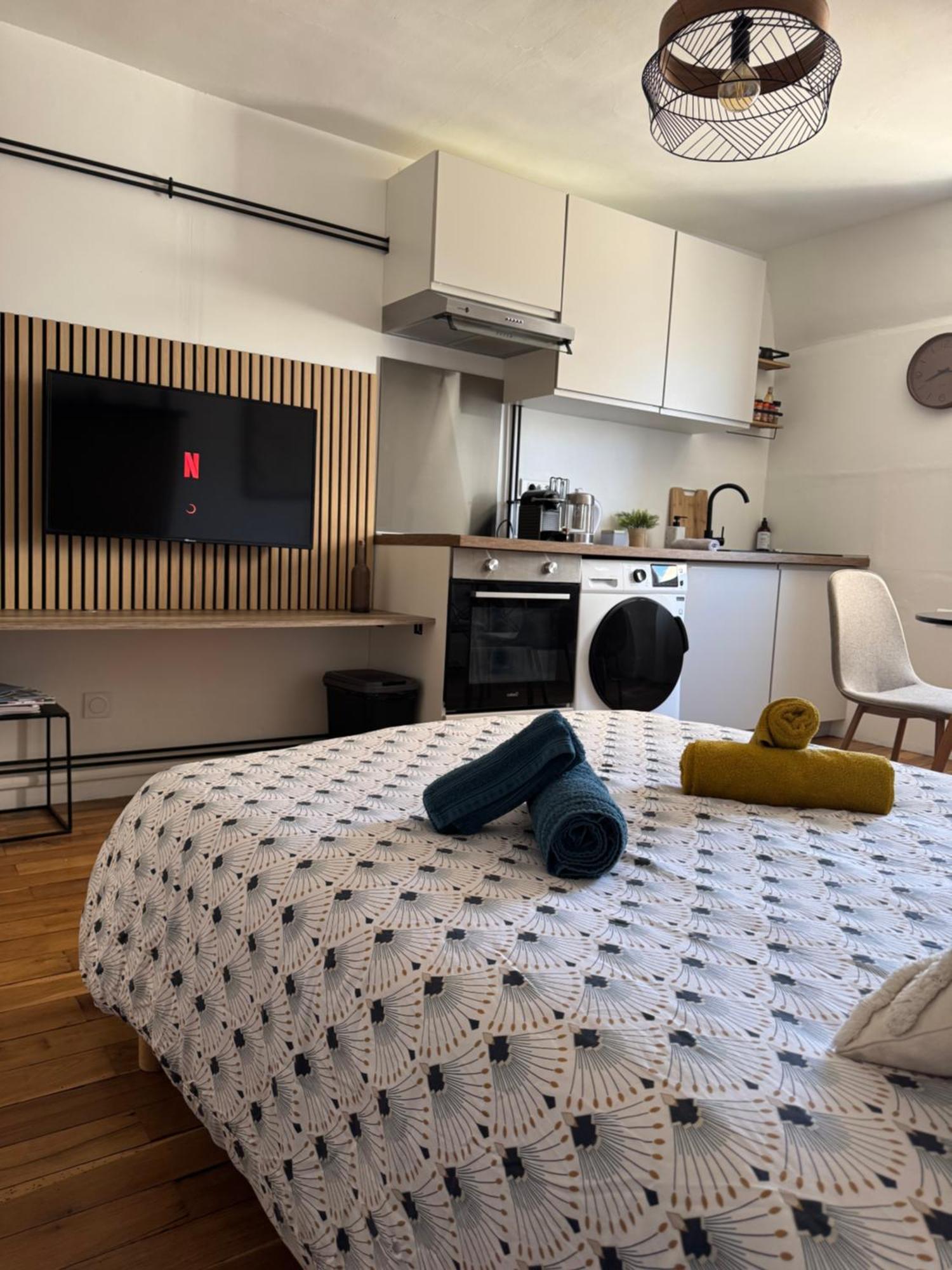 Charmant Appartement Au Coeur De Bourges Esterno foto