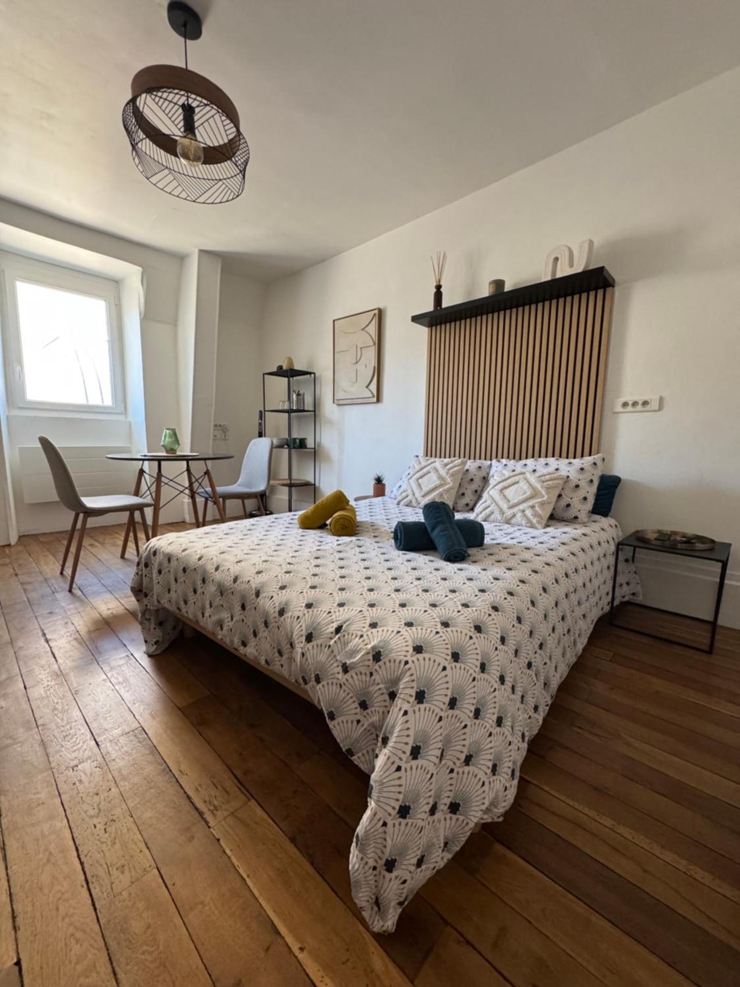 Charmant Appartement Au Coeur De Bourges Esterno foto