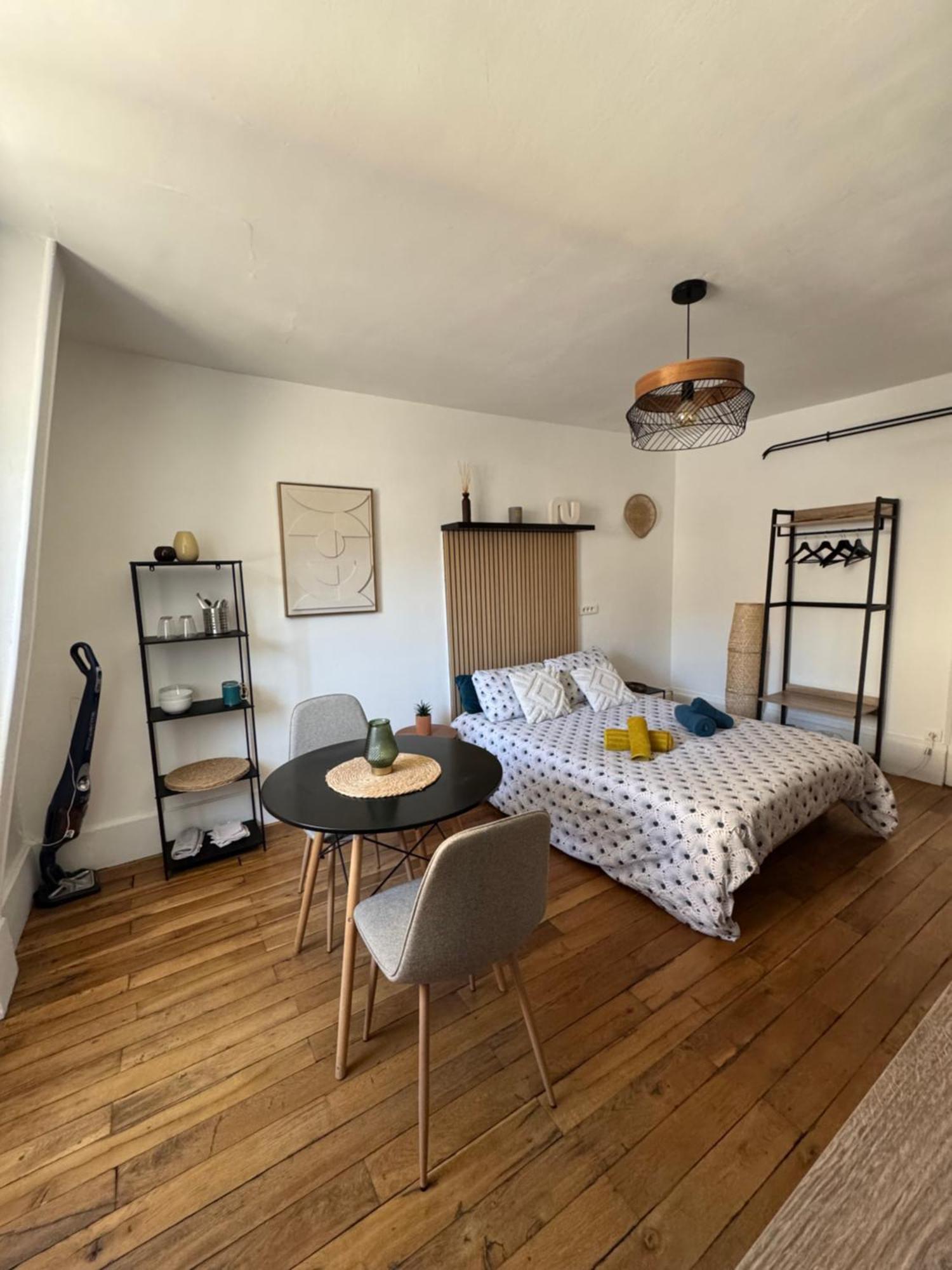 Charmant Appartement Au Coeur De Bourges Esterno foto