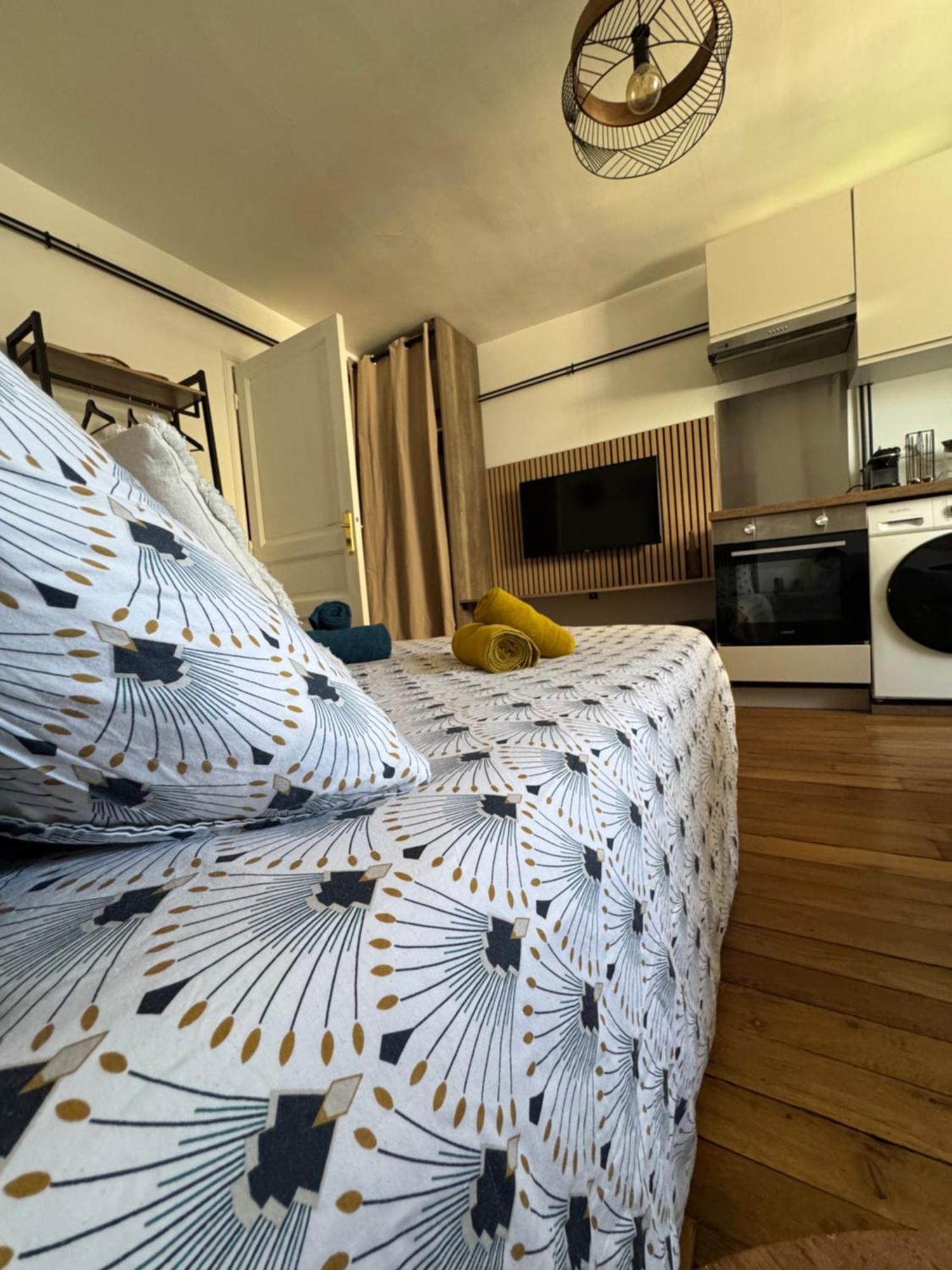 Charmant Appartement Au Coeur De Bourges Esterno foto