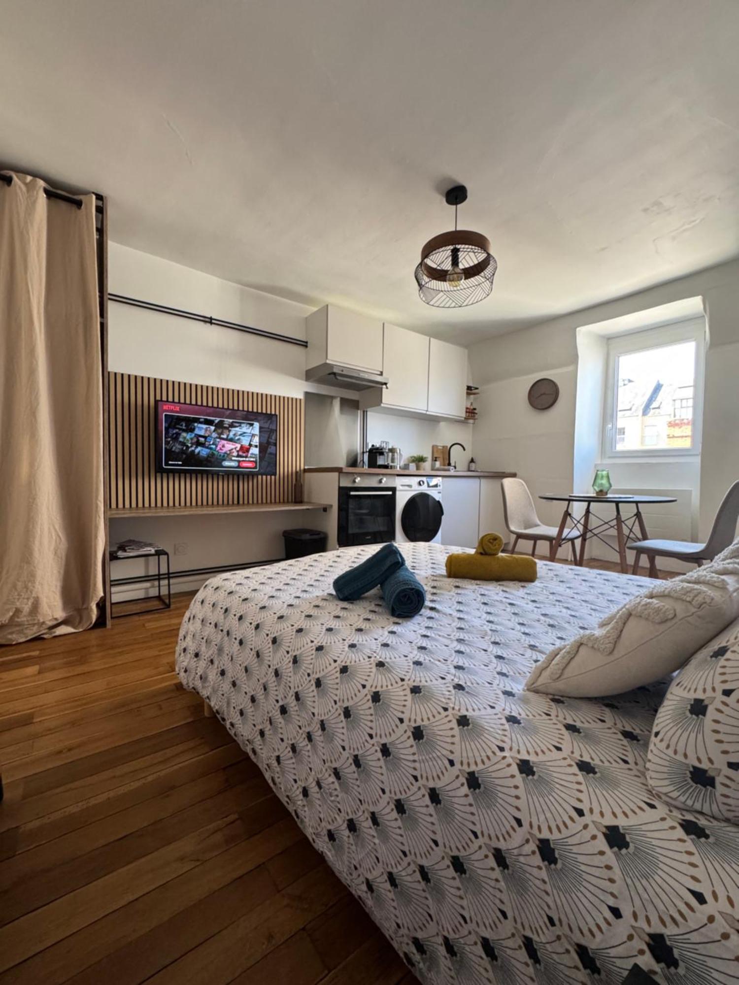 Charmant Appartement Au Coeur De Bourges Esterno foto