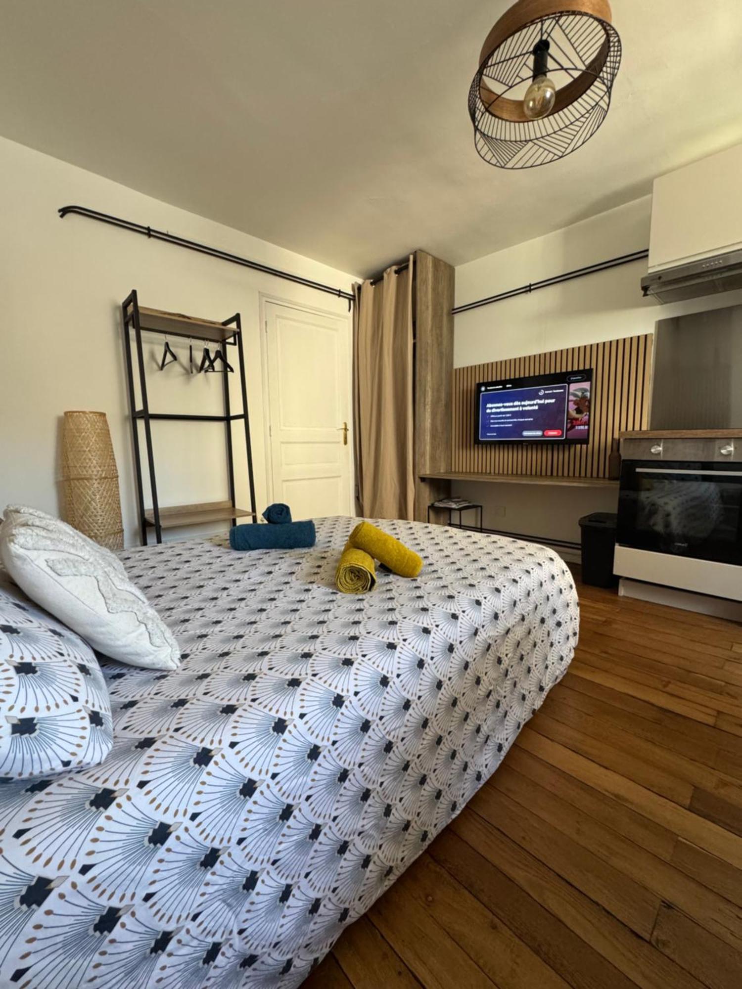 Charmant Appartement Au Coeur De Bourges Esterno foto