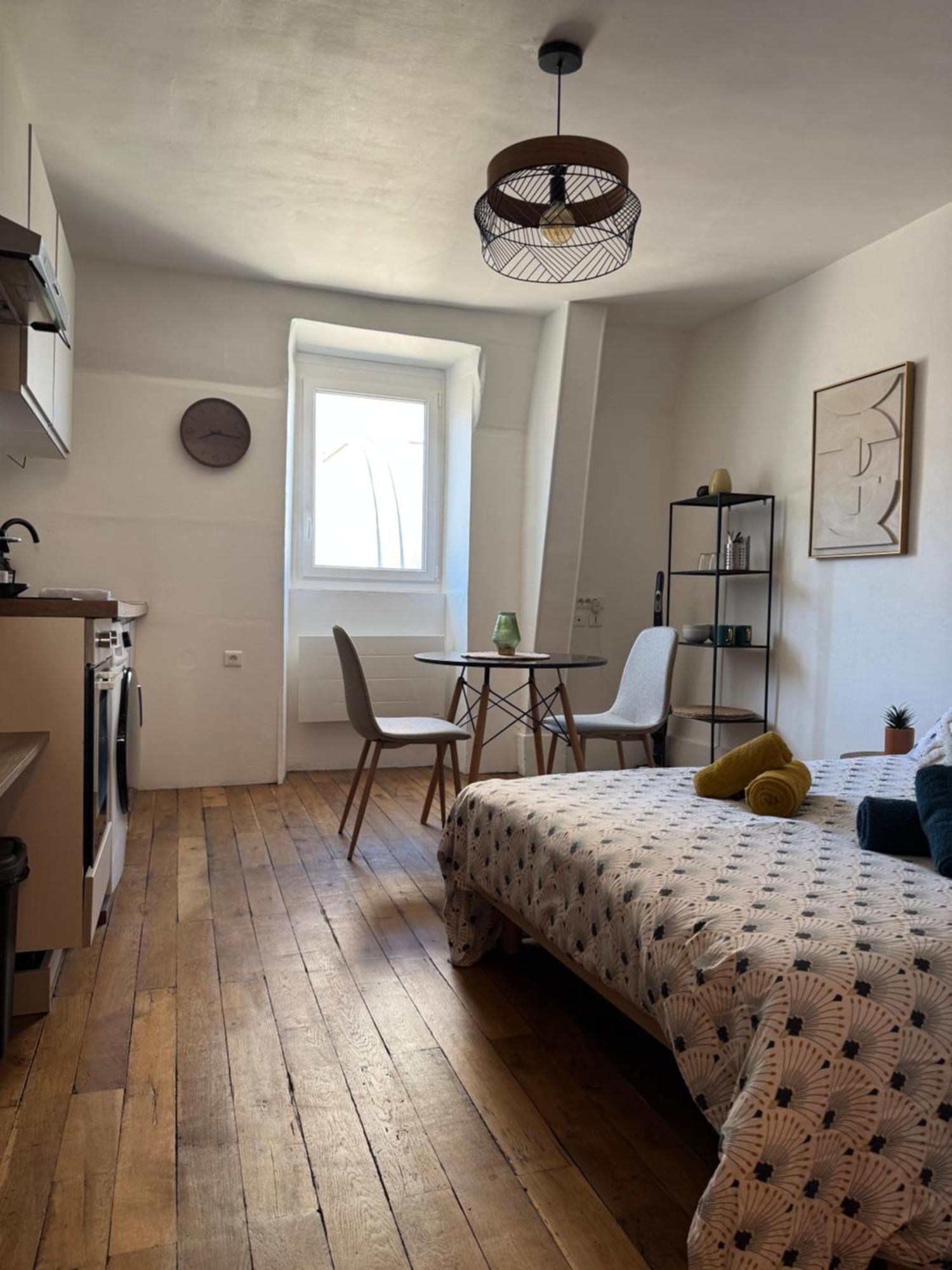 Charmant Appartement Au Coeur De Bourges Esterno foto
